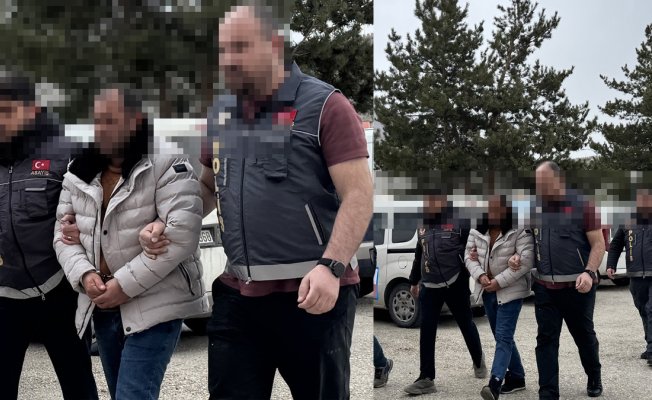 Köprüköy'de eşini bıçakla öldüren zanlı, emniyetteki işlemlerinin ardından adliyeye sevk edildi