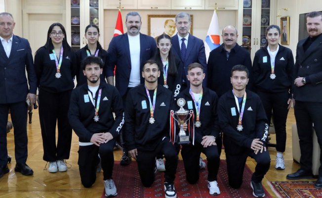 AİÇÜ Badminton Takımı'ndan büyük başarı: Süper Lig bileti geldi