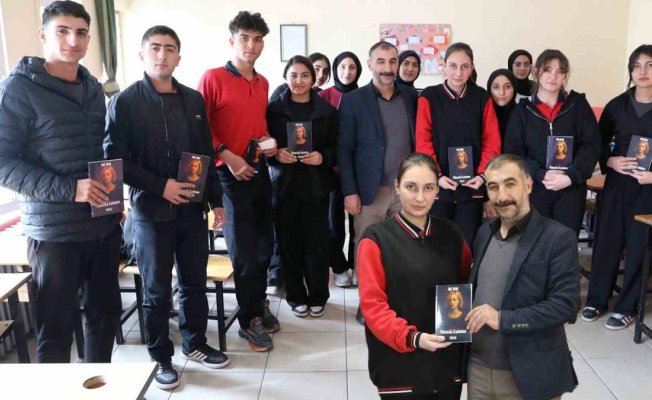Kadın cinayetlerine sessiz kalmadı, Eleşkirtli lise öğrencisi Zelal Yılmaz "Ölümsüz Kadınlar" romanını yazdı