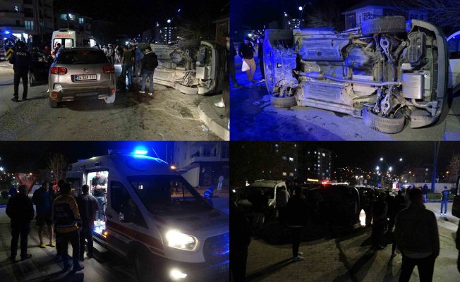 Malatya'da kavşakta iki otomobil çarpıştı, bir araç devrildi: 4 yaralı