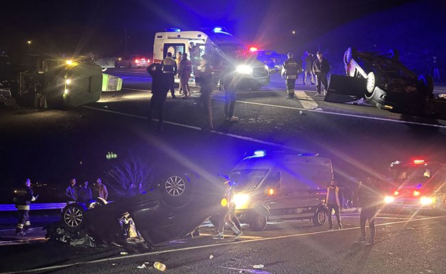 Erzurum-Ardahan yolunda otomobil ile traktör çarpıştı: 3 kişi yaralandı