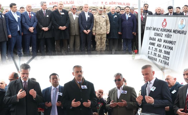 Şehit infaz koruma memuru Cengiz Yiğit, vefatının 4. yılında Ağrı'da mezarı başında anıldı