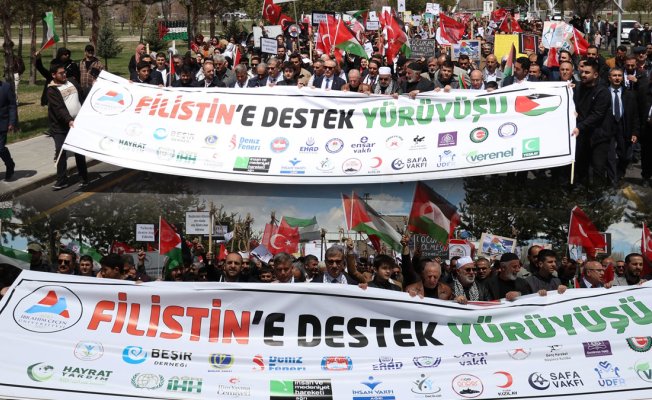 AİÇÜ kampüsünde Filistin'e destek yürüyüşü: Öğrenciler ve akademisyenlerden güçlü mesaj