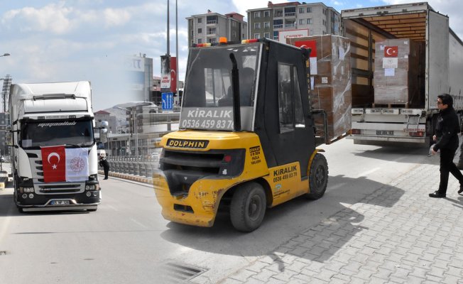 Türkiye'den İran'a 6 tır tıbbi yardım Van'dan yola çıktı