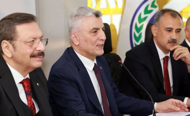 Ticaret Bakanı Ömer Bolat Ağrı'da iş dünyası ve vatandaşlarla bir araya geldi