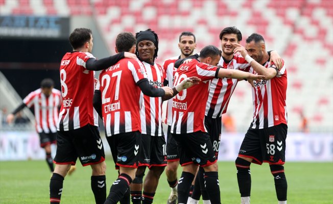 Sivasspor Geriye Düştüğü Maçta Iğdır FK'yi 2-1 Mağlup Etti