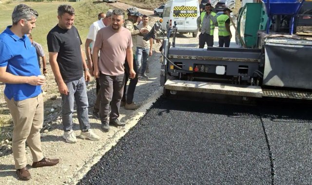 Diyadin'de Sezonun İlk Asfalt Çalışması Aşağıkardeşli Köyünde Başladı