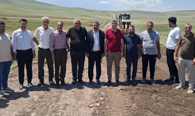 Diyadin'de Atayolu ve Aşağı Kardeşli Yollarında Reglaj Çalışması
