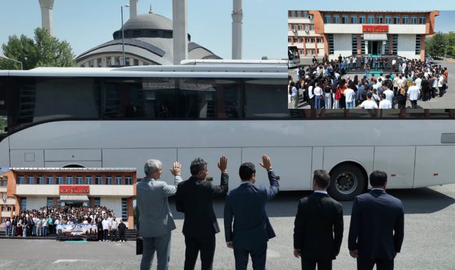 Ağrı'da 1071 Genç Tarih ve Kültür Rotası Yolculuğuna Uğurlandı: 3 Şehri Ziyaret Edecekler