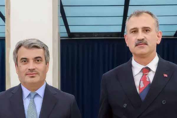 Ağrı Valisi Önder Bozkurt ile Türkşeker Genel Müdürü Muhiddin Şahin Görüştü...