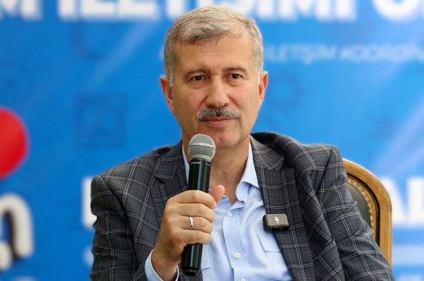 Ağrı Dağı Eteğinde Geleceğin 6 Mesleği Konuşuldu: Bilim Kafe'den Gençlere Kritik Tavsiyeler