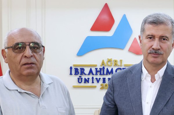 AİÇÜ Rektörü Prof. Dr. İlhami Gülçin'den Emekliye Ayrılan Salim Arpacı'ya Teşekkür