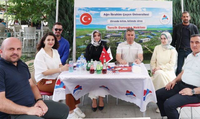 AİÇÜ'den Tercih Dönemine Güçlü Destek: 4 Yönetici Danışma Noktasında Adaylarla Buluştu