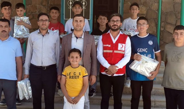Diyadin'de 2026 Yaz Kur'an Kursu Futbol Turnuvası Birincisi Öğrencilere Hediye