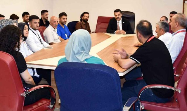 Eleşkirt'te sağlık çalışanları taleplerini İl Sağlık Müdürü Acu'ya iletti