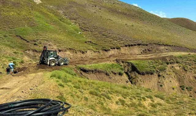 Ağrı Taşlıçay'da Yanalyol Köyü İçme Suyu Hattının 100 Metrelik Bölümü Heyelan Riskine Karşı Yenilendi