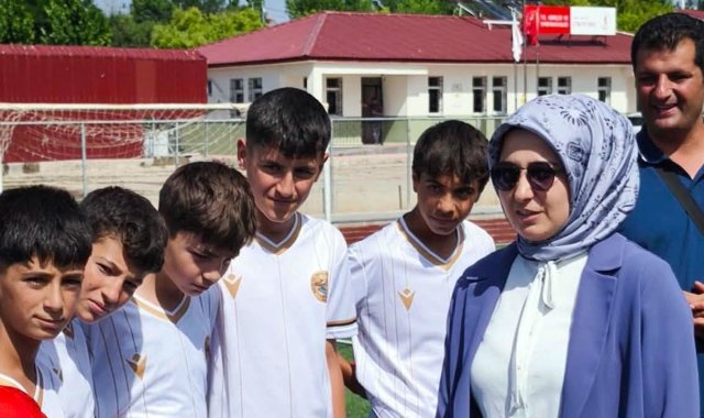 Taşlıçay Kaymakamı Kübra Baka Kılıç Gençlik Merkezi'ne Gitti: Minik Sporculara Sürprizi Vardı