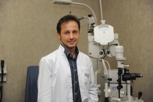 Gözleri Kaşımak Ve Ovuşturmak Keratokonusu Tetikliyor