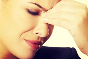 Migren Nedir, Belirtileri ve Tedavi Yöntemleri Nelerdir