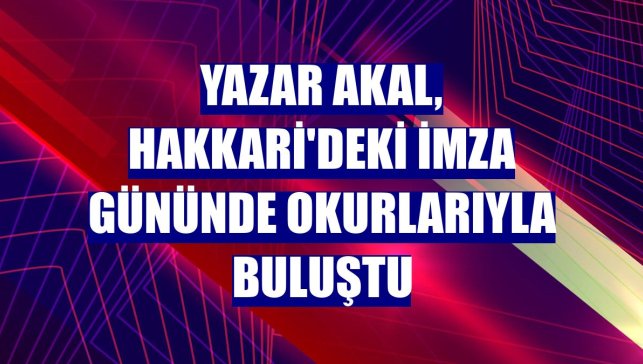 Yazar Akal, Hakkari'deki imza gününde okurlarıyla buluştu