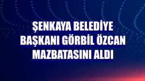 Şenkaya Belediye Başkanı Görbil Özcan mazbatasını aldı