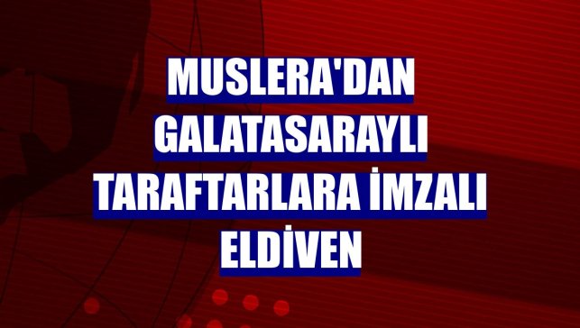 Muslera'dan Galatasaraylı taraftarlara imzalı eldiven