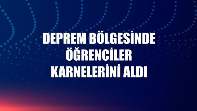 Deprem bölgesinde öğrenciler karnelerini aldı