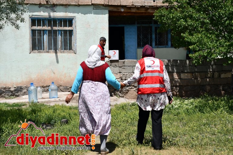 Türk Kızılay'ından ihtiyaç sahipleri ve öğrencilere yardım