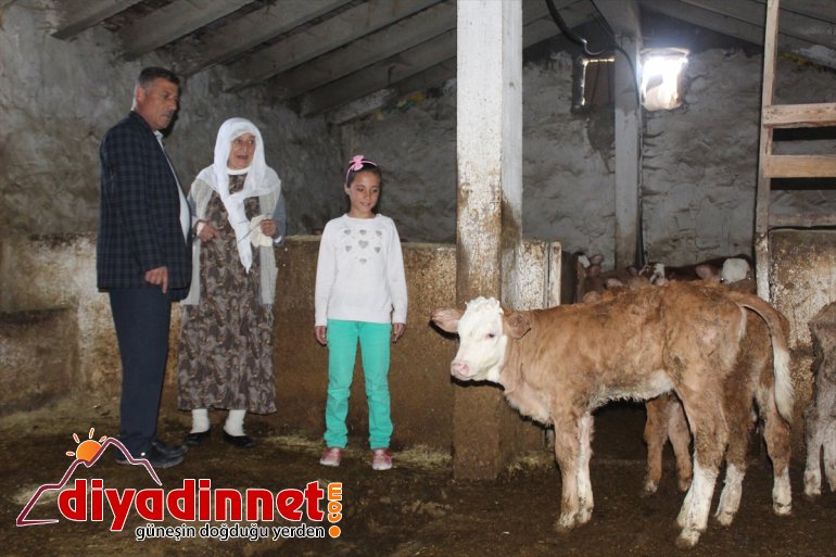 Anne babasına 30 yıldır çocukları gibi bakıyor4