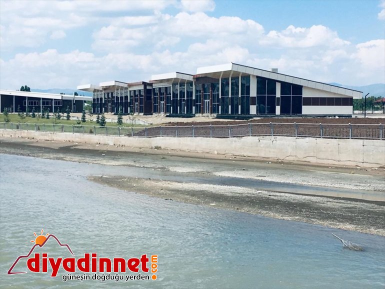 Belediye ekipleri Taşlıçay Deresi