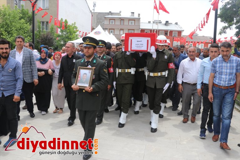 Şehit astsubay Tunç son yolculuğuna uğurlandı (1) - AĞRI9