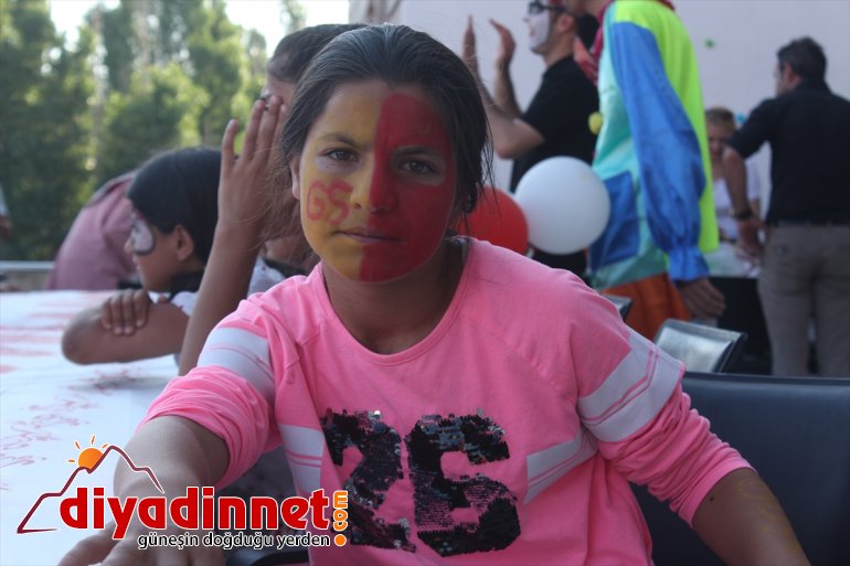 ”Sevgi Evlerindeki çocukları kalpleri ile mutlu ettiler3