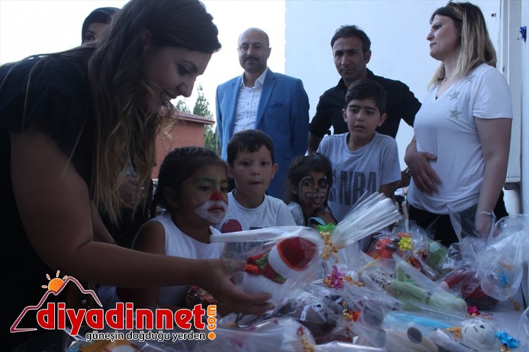 ”Sevgi Evlerindeki çocukları kalpleri ile mutlu ettiler9