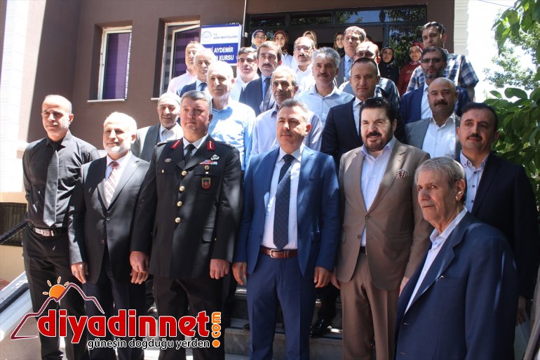 Ağrı'da Kur'an Kursu'na dönüştürülen eski bina hizmete açıldı