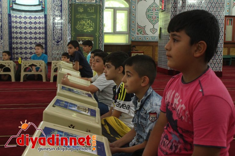 Camiler binlerce çocuğun sesiyle yankılanıyor