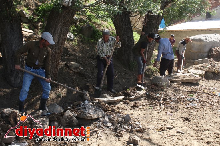 Hayvanları için her yıl 169 yıllık su kanalını temizliyorlar - AĞRI3