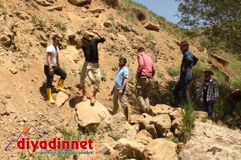 Hayvanları için her yıl 169 yıllık su kanalını temizliyorlar - AĞRI6