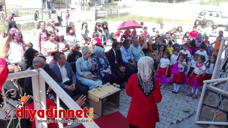 Okuma yazma öğrenen kadınlar sertifikalarını aldı 1