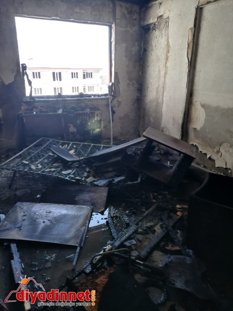 Anne evdeki yangından çocuklarını battaniye ile kurtardı4