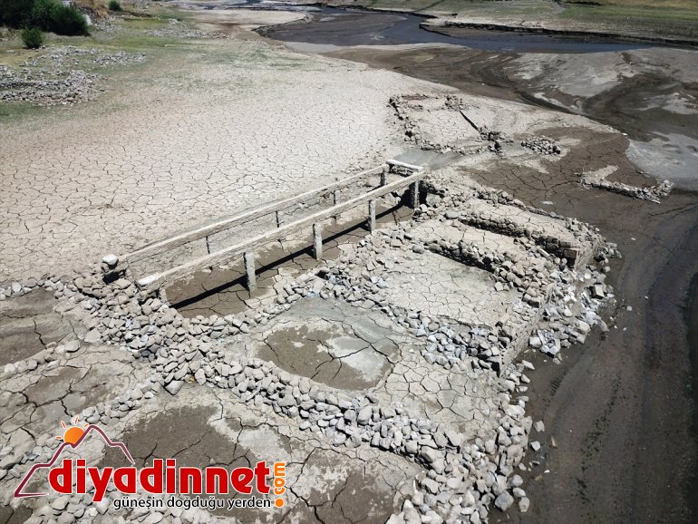 Baraj suları çekilince eski köy yeniden göründü2