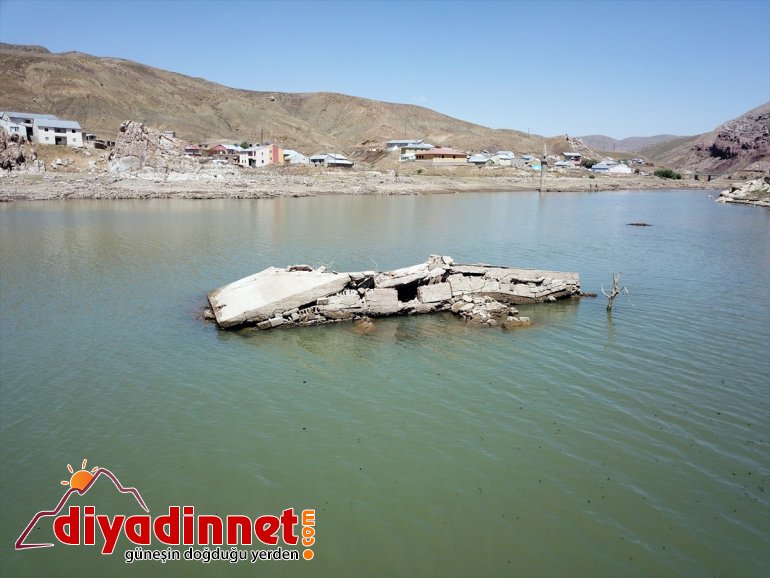Baraj suları çekilince eski köy yeniden göründü5