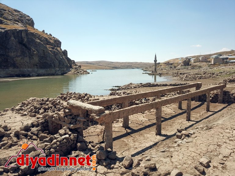 Baraj suları çekilince eski köy yeniden göründü7