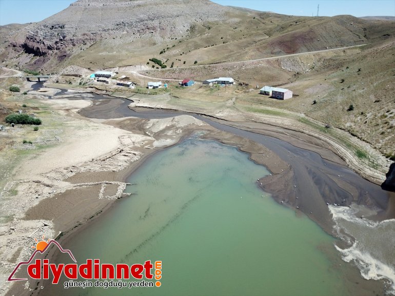 Baraj suları çekilince eski köy yeniden göründü8