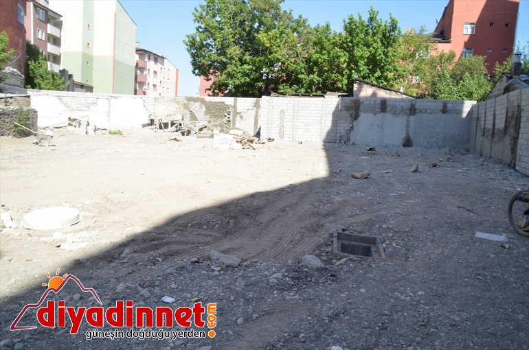 Başkan Sayan yeni pazar yerini inceledi4