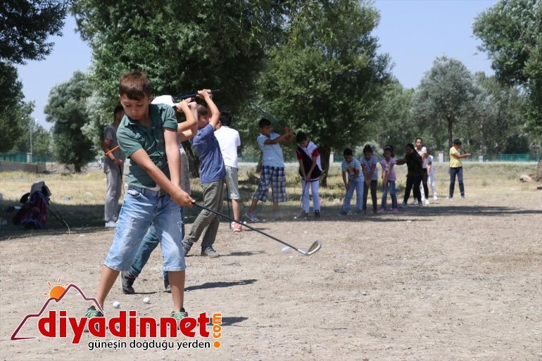 Çatıda golf oynayıp Türkiye Şampiyonası'na gitmeye hak kazandılar