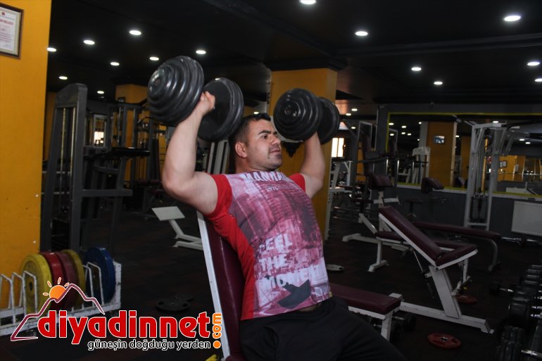 Tırpanla ot biçip taş kaldırarak halter şampiyonalarına hazırlanıyor - AĞRI 12