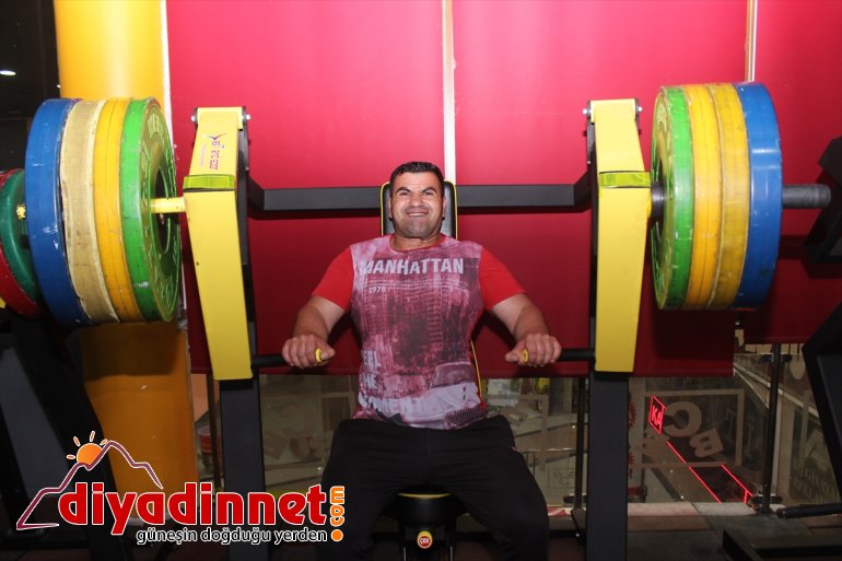 Tırpanla ot biçip taş kaldırarak halter şampiyonalarına hazırlanıyor - AĞRI 13