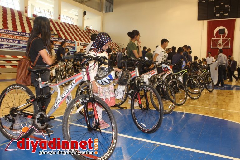 Yetim ve öksüz çocuklara bayramlık bisiklet 7