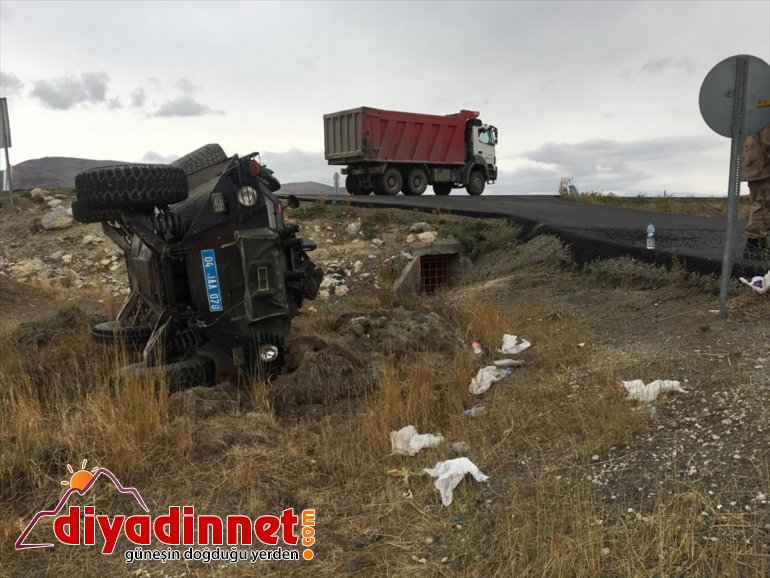 Ağrı'da askeri araç şarampole devrildi: 3 yaralı