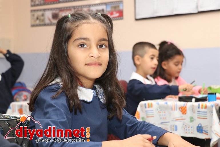 Bombaların sessizliğe mahkum ettiği Afgan çocuğa işitme cihazı desteği - AĞRI7